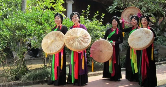 Bài văn mẫu lớp 8: Thuyết minh về một thể loại âm nhạc truyền thống