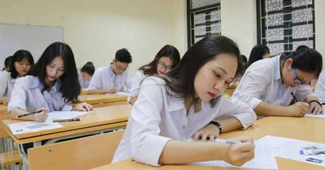 Đề thi giữa học kì 2 lớp 11 môn Toán năm học 2017-2018