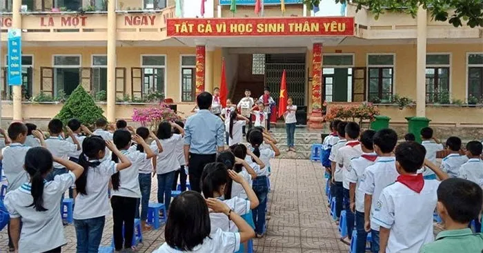 Tập làm văn lớp 5: Kể lại một buổi tổng kết em đã được tham gia ở trường