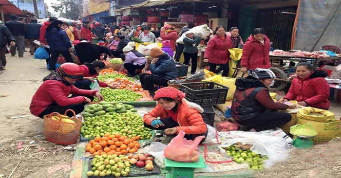 Tập làm văn lớp 5: Tả cảnh phiên chợ quê em (Dàn ý + 14 Mẫu)