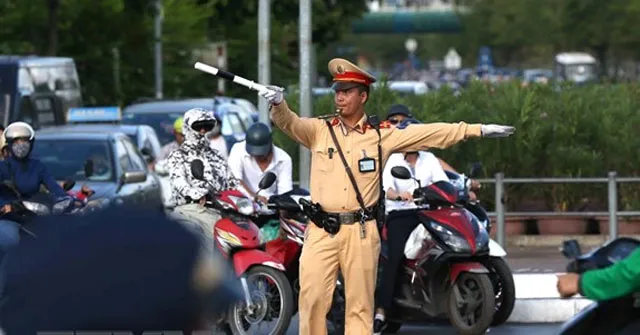 Tập làm văn lớp 5: Tả chú công an giao thông đang làm nhiệm vụ