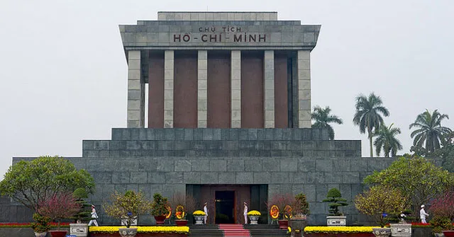 Thuyết minh về Lăng chủ tịch Hồ Chí Minh (2 Dàn ý + 3 mẫu)