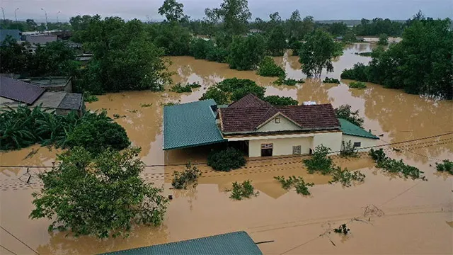 Văn mẫu lớp 9: Nghị luận về hiện tượng lũ lụt ở miền Trung