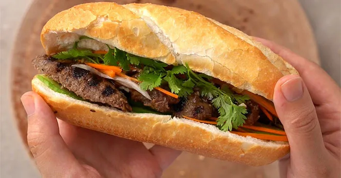 Viết đoạn văn Tiếng Anh về món bánh mì (3 mẫu)