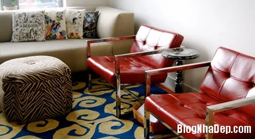 Bố trí sofa đỏ đẹp mắt cho phòng khách