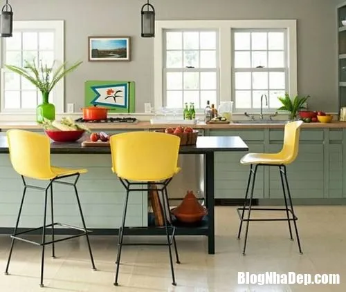 Căn bếp thêm nổi bật và tươi trẻ với những chiếc ghế ăn sắc màu