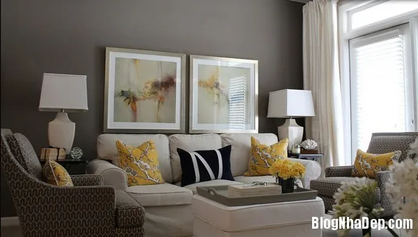 Chỉ với hai màu xám và vàng, phòng khách trở nên đẹp lạ thường