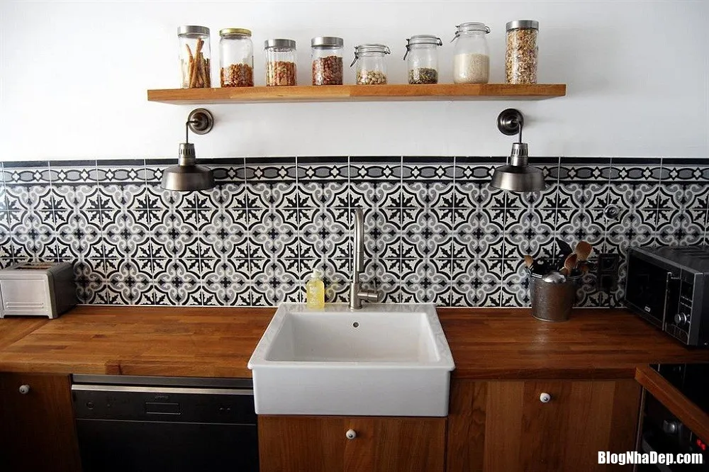Không gian phòng bếp đẹp sang chảnh với gạch ốp tường