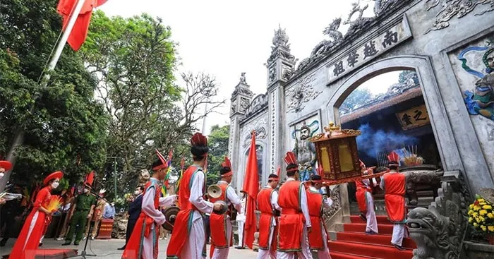 Lịch sử Địa lí lớp 4 Bài 7: Đền Hùng và lễ giỗ tổ Hùng Vương