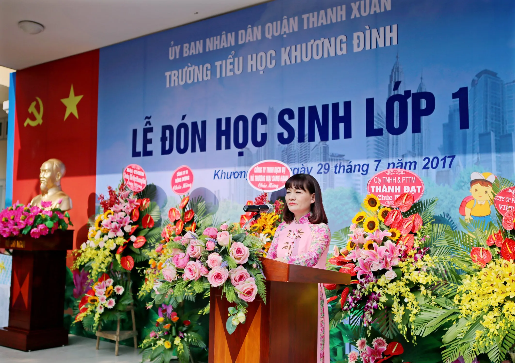 Lời dẫn đón học sinh vào lớp 1 hay và ý nghĩa nhất (10 mẫu)