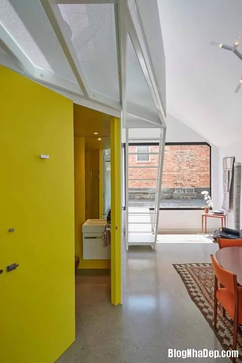 Ngôi nhà hai phòng ngủ màu sắc sinh động ở Australia