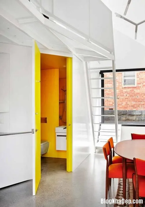 Ngôi nhà hai phòng ngủ màu sắc sinh động ở Australia