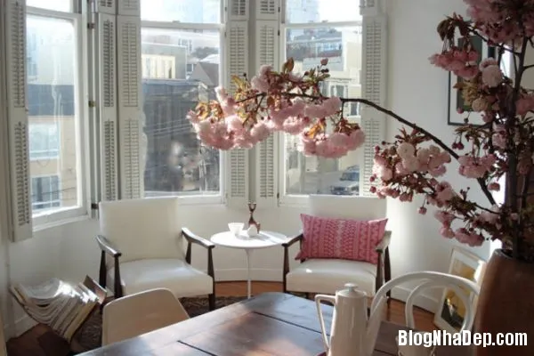 Phòng khách màu hồng cho mùa đông thêm bừng sáng